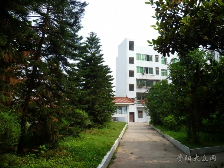target="_blank" href="/item/四川">四川 /a>省安岳县李家镇初级中学