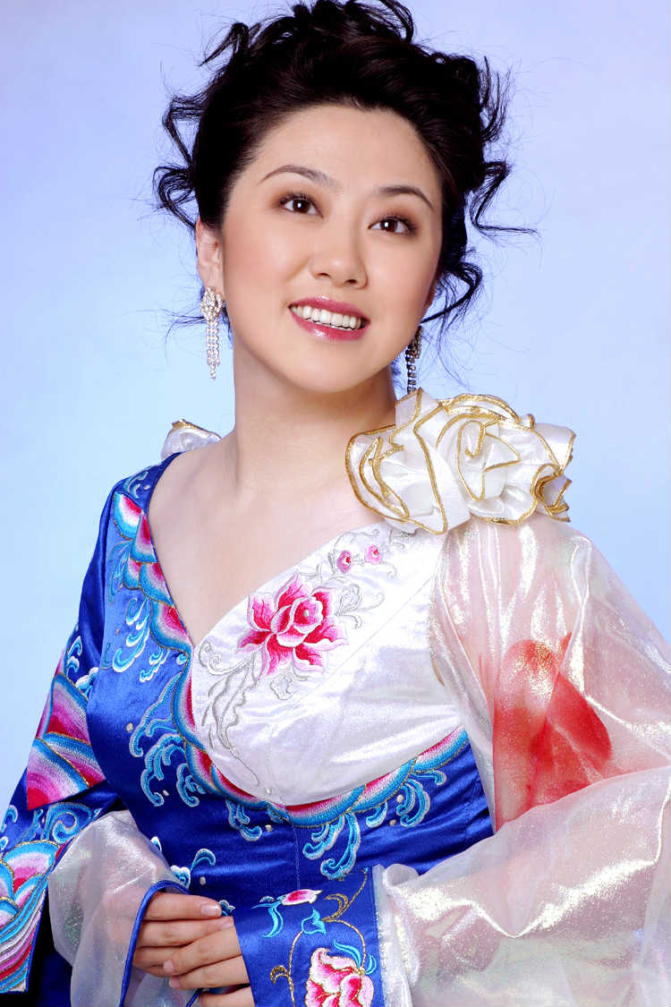  p data-id="gnwhcr8otg">吴娜,出生于河南省,中国内地民族唱法女高音