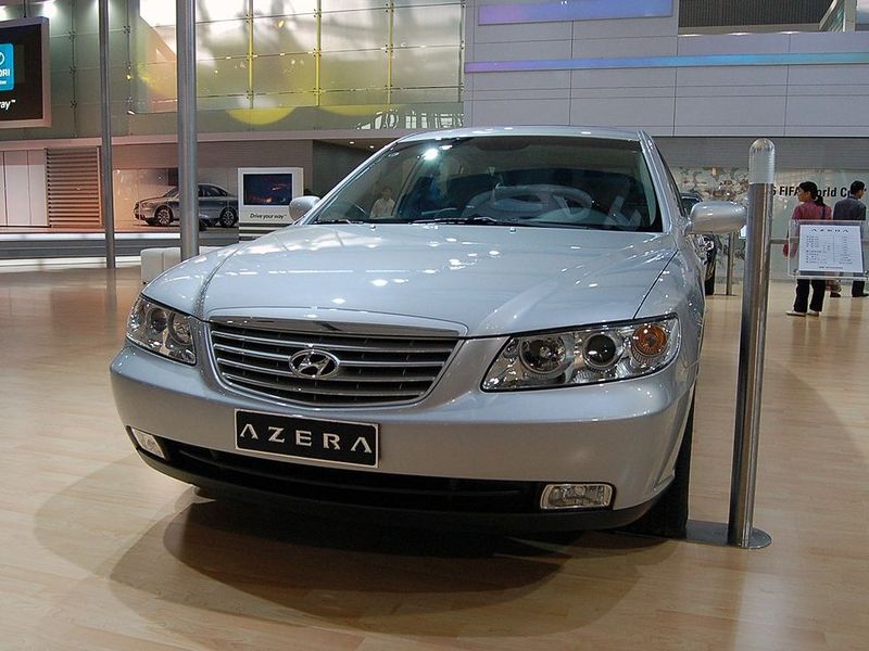  p>雅尊是韩国现代公司推出的前轮驱动模式高级轿车,从1986年开始生产