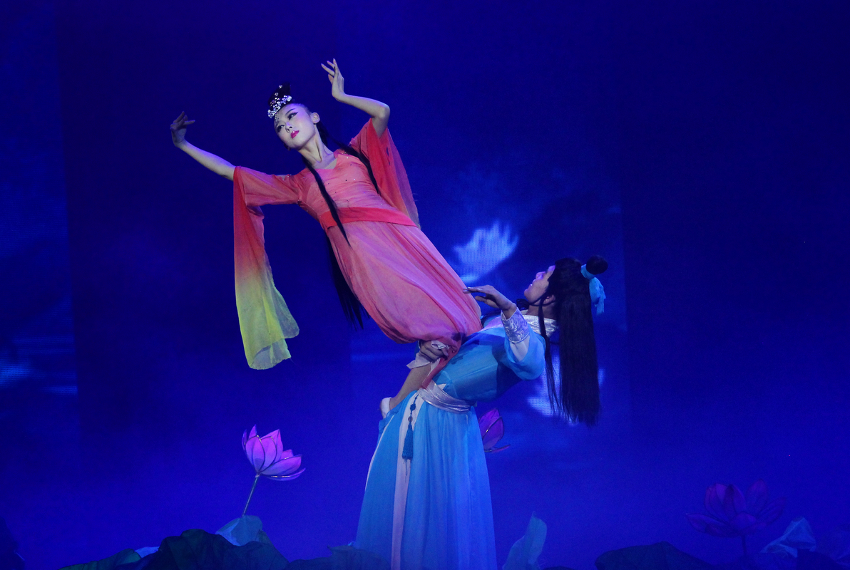  p data-id="gnaqe9ns6y">吴越千古情围绕杭州历史,以吴越争霸,西施