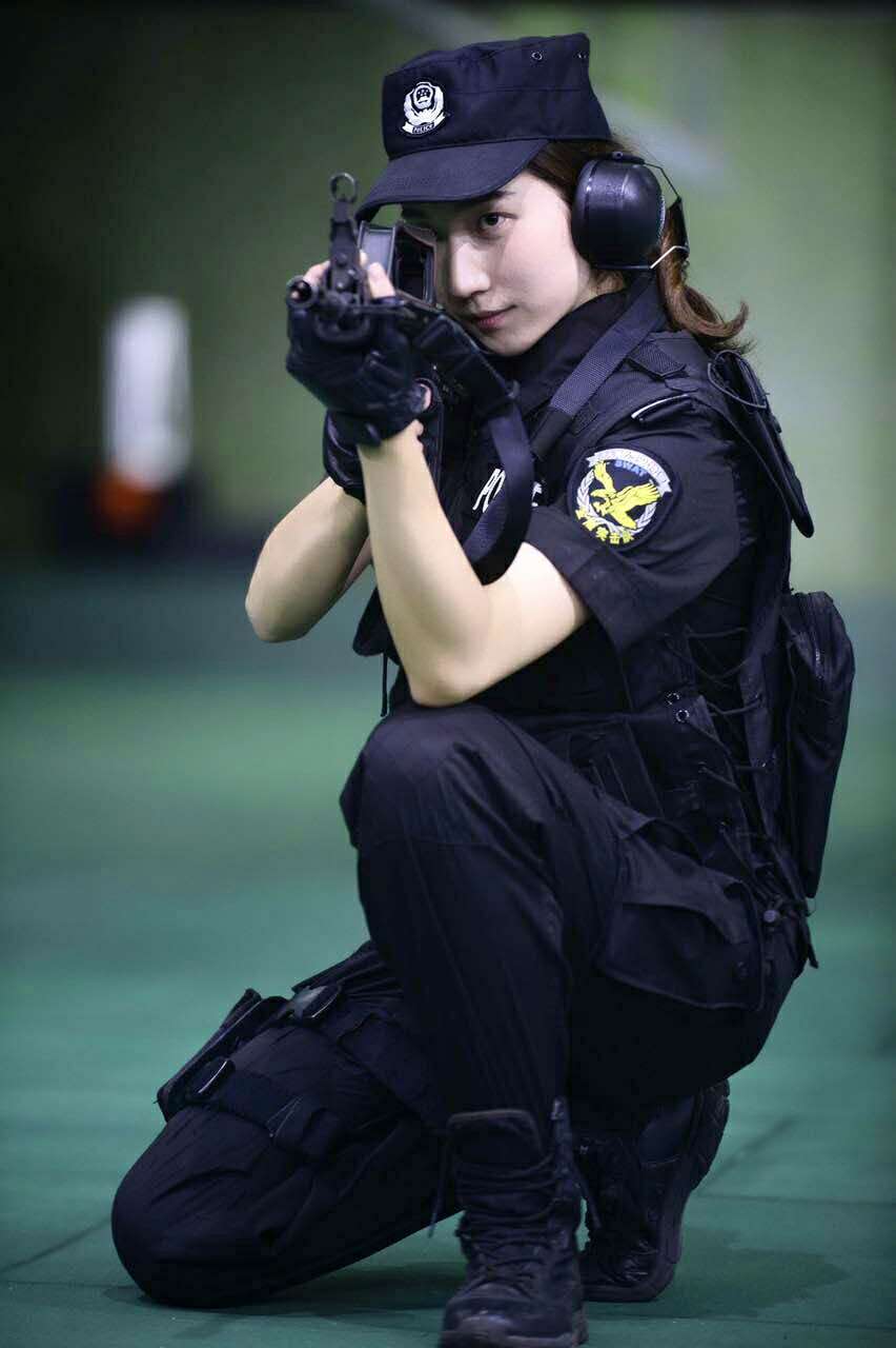  p>钟星月,女,天津特警队员. /p>