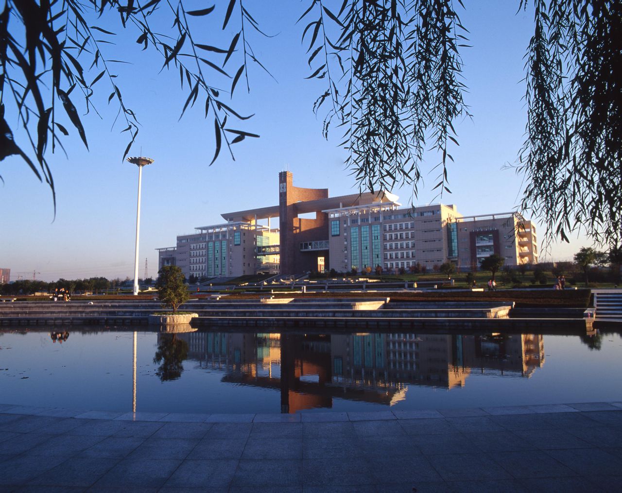 (northwest university of political science and law)简称"西法大"