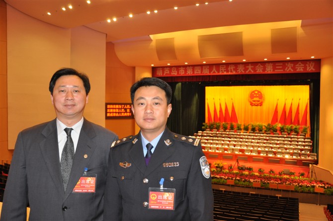 中共党员,大学学历,学士学位,二级警督,现任辽宁省葫芦岛市公安局龙港