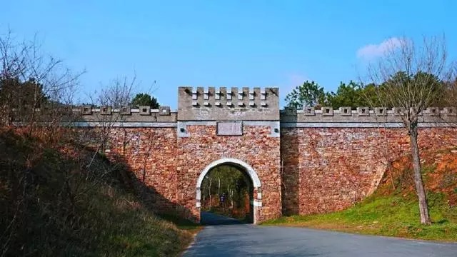  p>武胜关镇的桃源村,是广水市绿色生态环境保存较好的一个乡村.