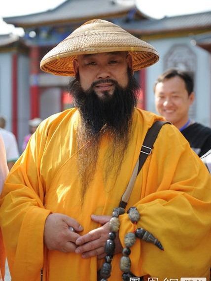 任少林达摩武术学院首座(相当于武校总教练),并非少林寺德字辈高僧