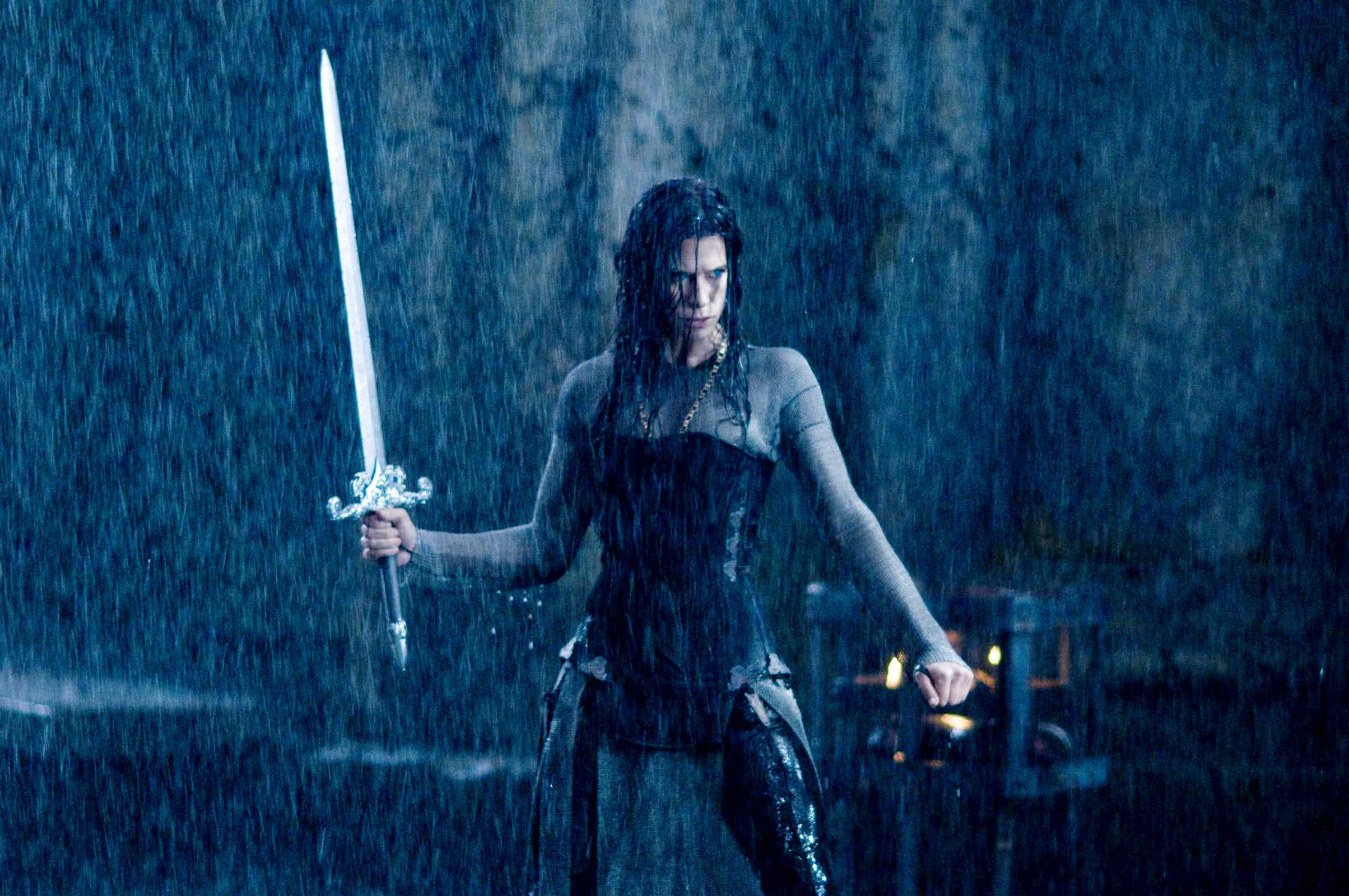  p>罗娜·迈特拉 i>(rhona mitra) /i>,1976年8月9日出生于英国伦敦市