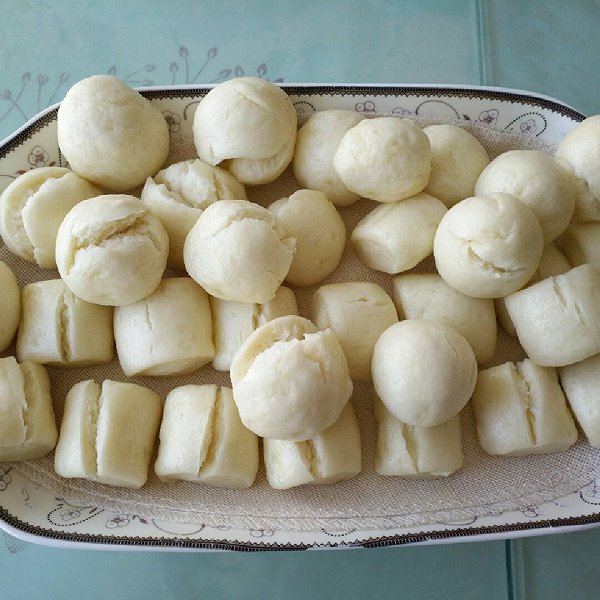  p>山药小馒头是一道由山药为主要材料做成的菜品,属于主食. /p>