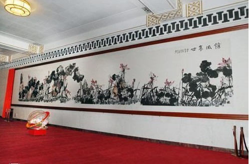2012年初开始挂在人民大会堂二楼回廊北侧的墙壁上