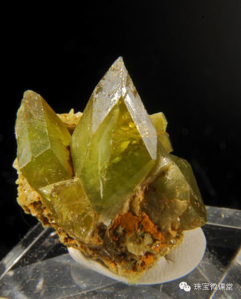 钻石般火彩的新秀榍石Sphene_百科TA说