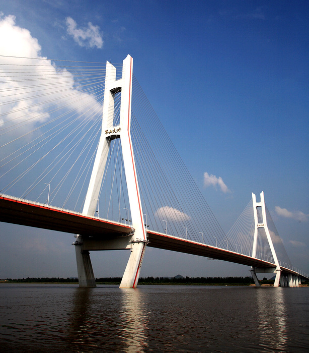  p>军山大桥(junshan yangtze river bridge)是连接中国湖北省武汉市