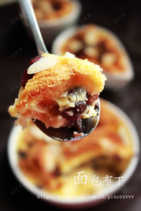  p>蜜红豆面包布丁,以吐司面包片,鸡蛋为主料的食品 /p>