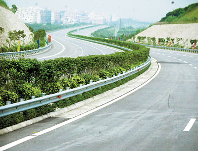  p>龙华—大岭山高速公路,简称龙大高速公路,是中国广东省境内一条