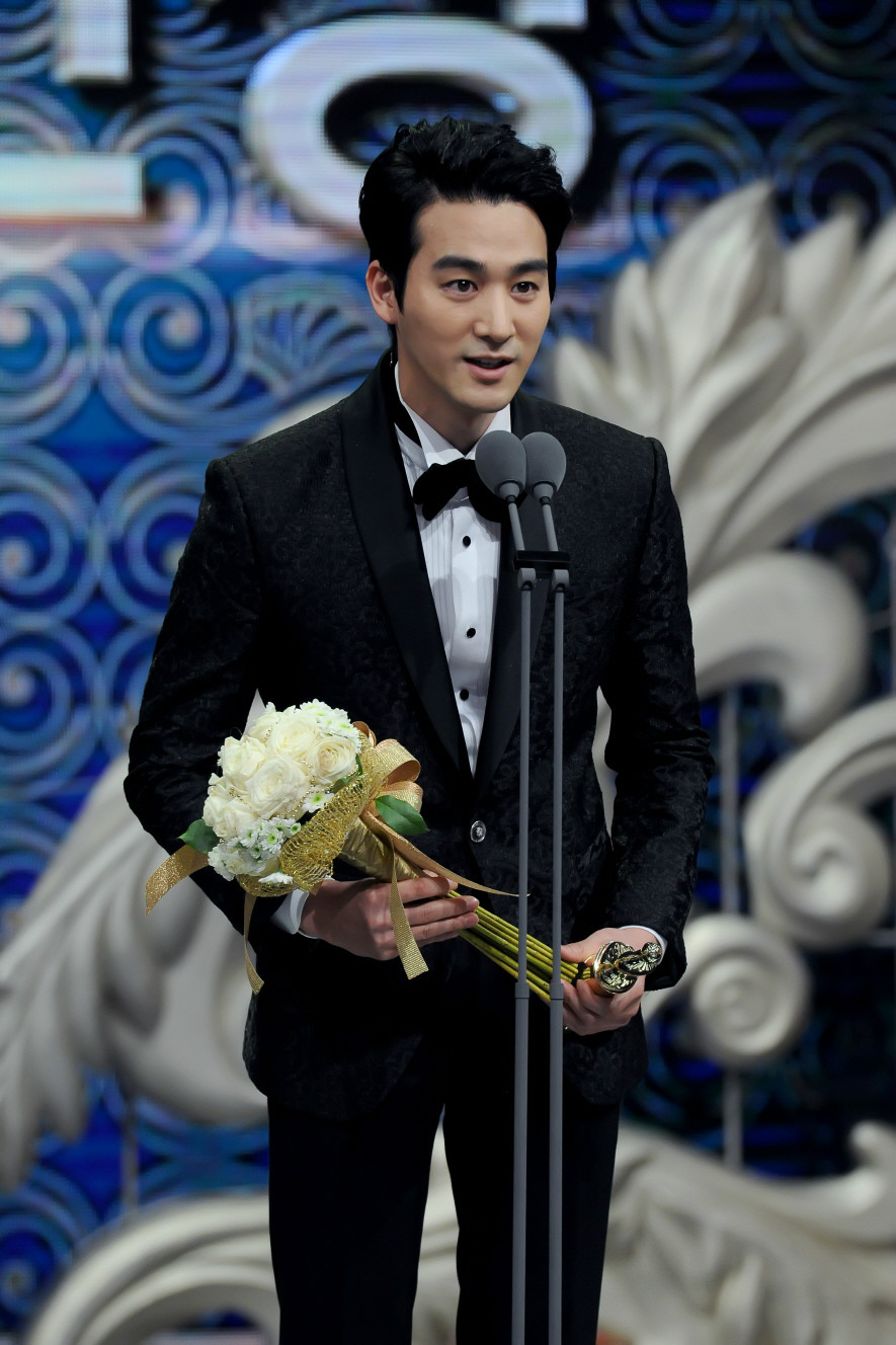  p data-id="gnrrtakmeu">mbc演技大赏是由 a target="_blank" href="