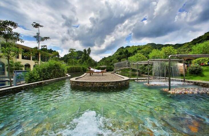  p> a target="_blank" href="/item/丹霞温泉假日山庄/3862004" data