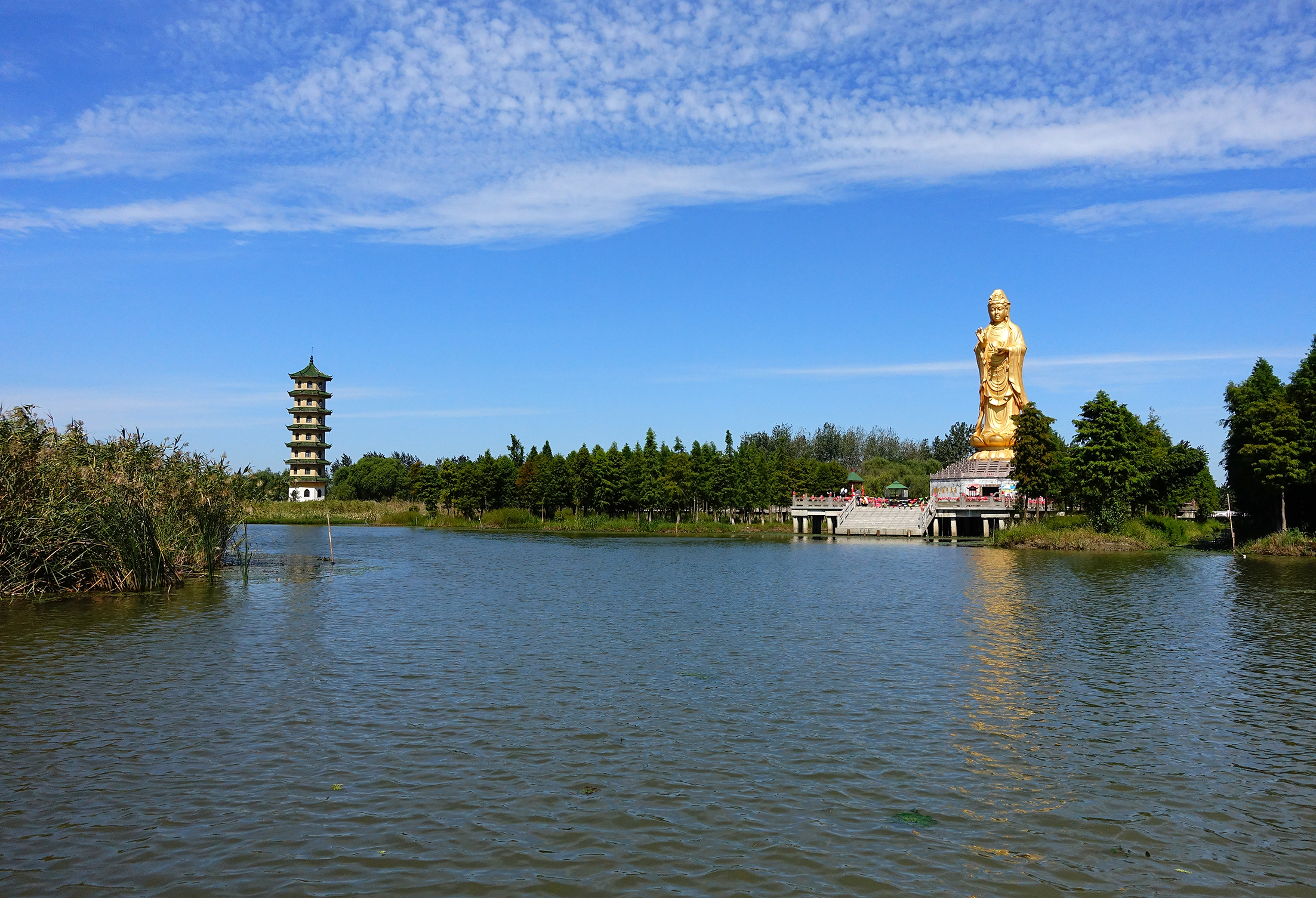  p>大纵湖旅游景区位于江苏 a href="#" data-lemmaid="5096789">盐城