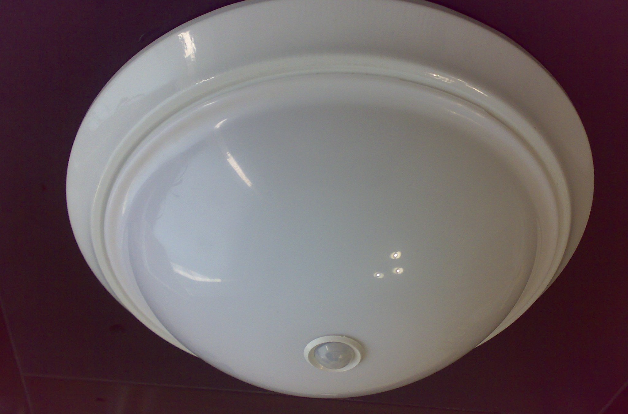  p>红外线人体感应灯是采用进口技术mcu电路设计而成,主动式红外线