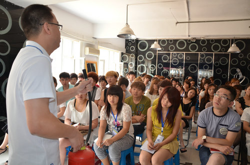 p>蓝梦学校,为吉林省内唯一一家以强大专业师资为基础, 并集美容,美发