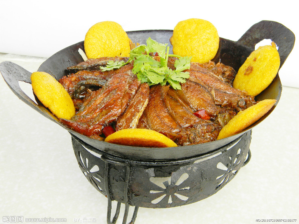 杂鱼贴饼子