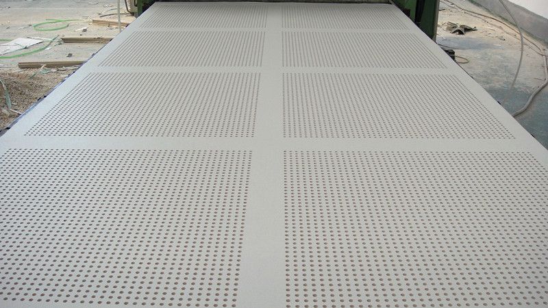 吸声用穿孔石膏板