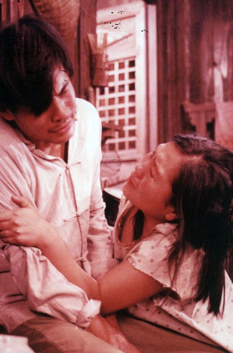  p>《芙蓉镇》是上海电影制片厂1986年摄制的剧情片,由 a target="