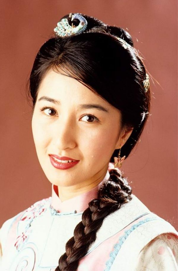 1964年7月16日出生于中国香港,祖籍广东南海,中国香港tvb女演员