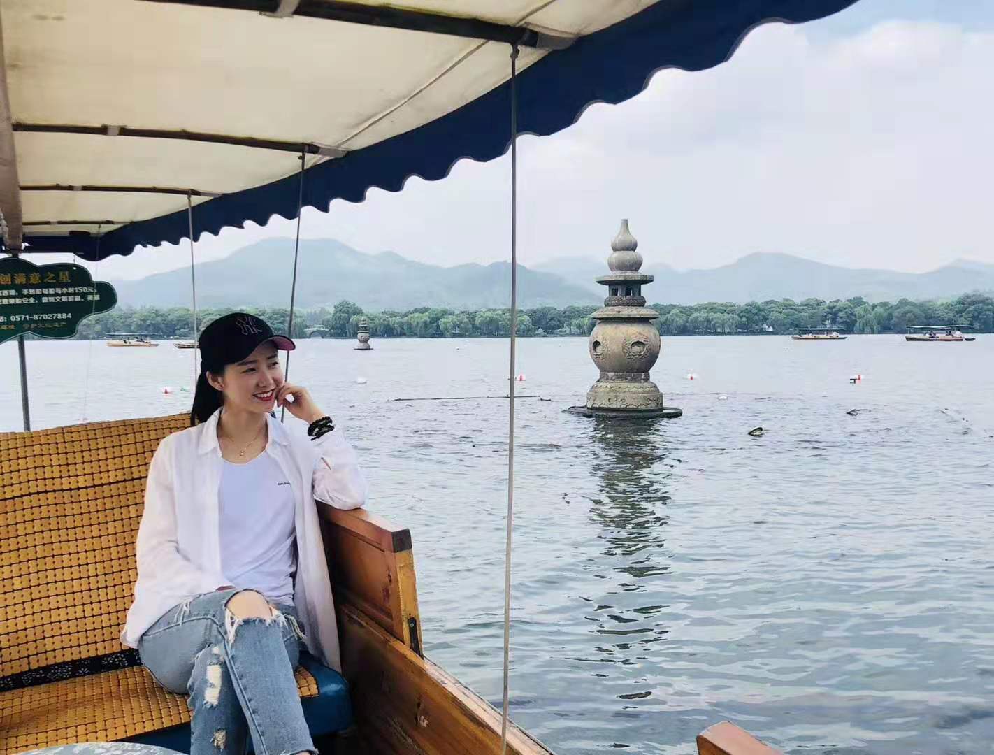  p data-id="gnasmwm30x">胡娜娜,她是一位90后杭州网约导游,她成立了