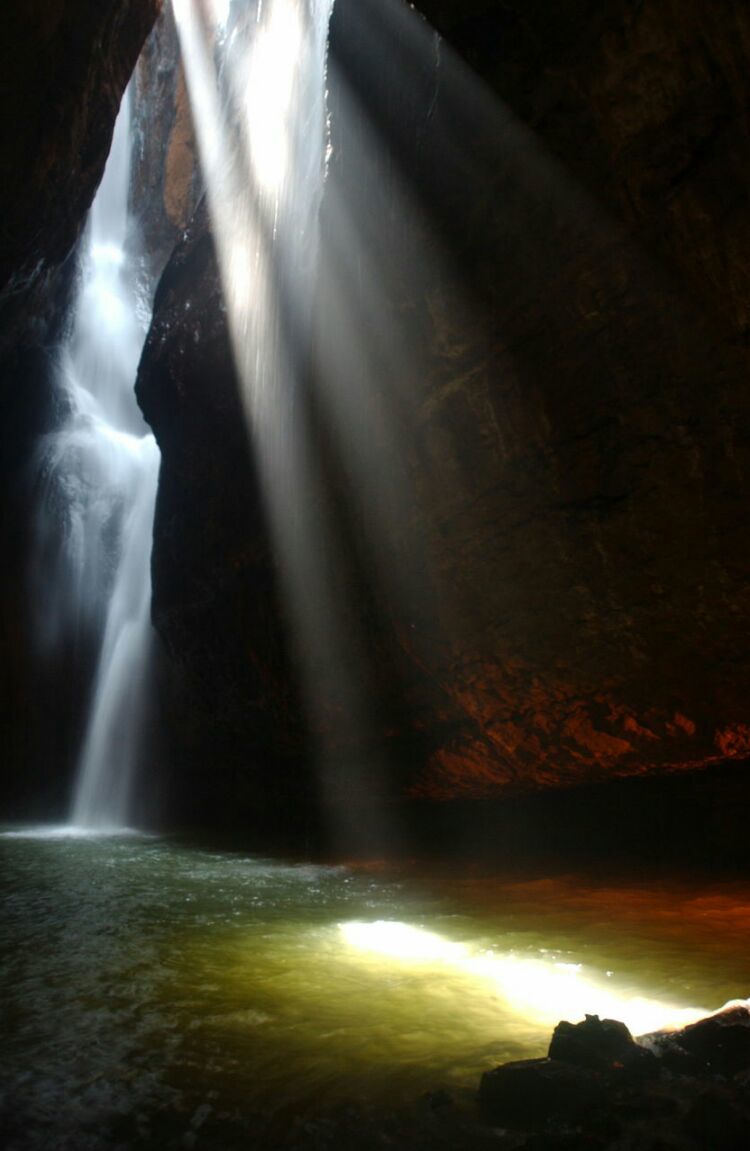 天意谷洞中天河