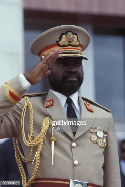moisés machel,1933年9月29日-1986年10月19日),男,莫桑比克开国总统