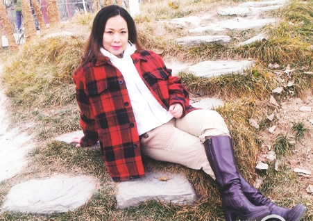  p>马亚军,笔名马雅君,女,西安市人,现为陕西省散