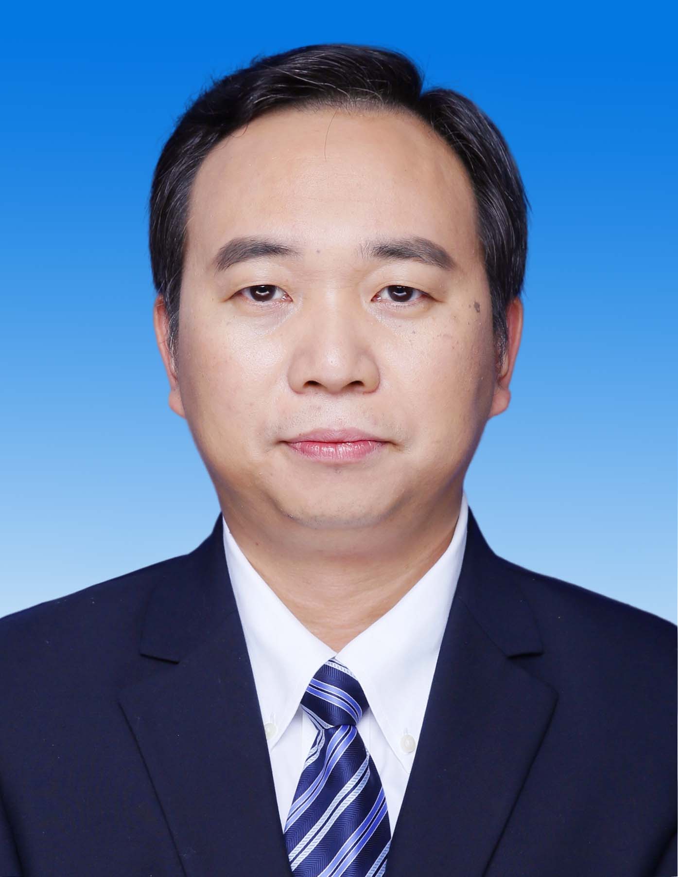  /p> p>现任重庆市开州区政府党组成员,副区长.