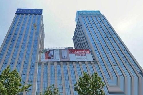  p>金正茂中国服装商贸城位于武汉市硚口汉正街,由 a target="_blank"