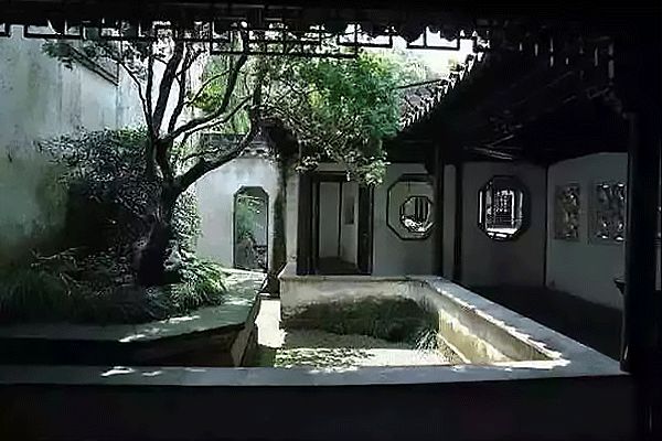 我想有个小院子，花开花落一辈子_百科TA说