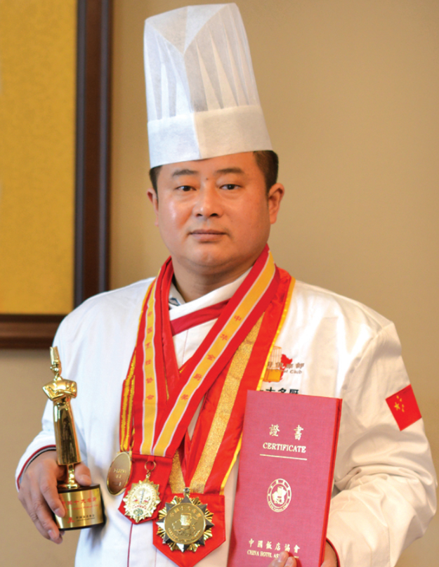  p>张光顺,安徽徽顺酒店有限公司中式烹调师,高级技师. /p>
