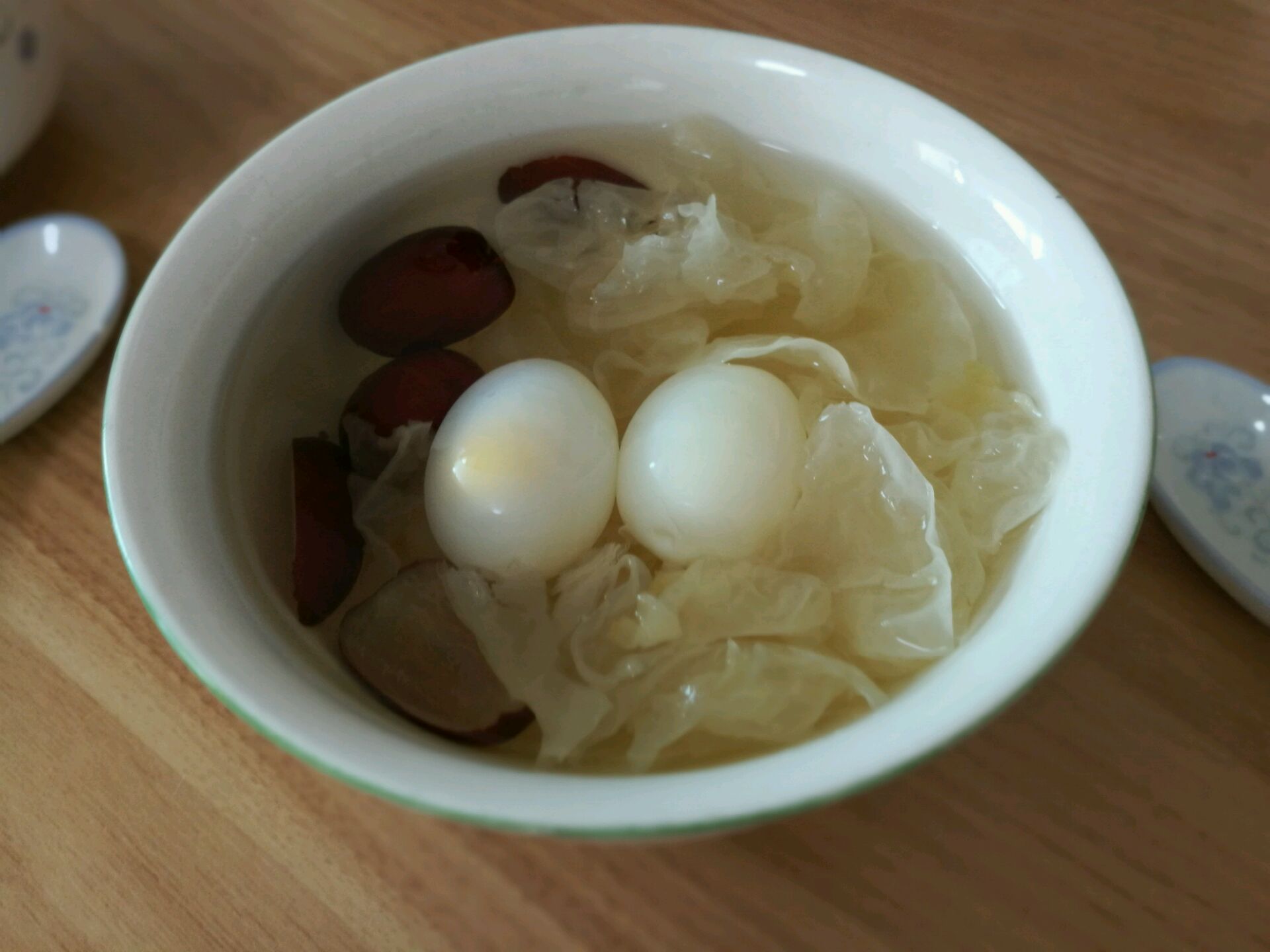 银耳鸽蛋