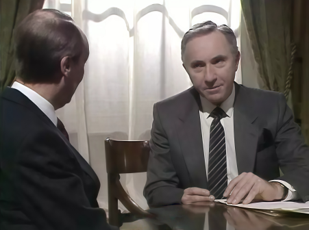 是，首相（英国1986年西德尼·洛特比与彼得·惠特莫尔联合执导的系列喜剧）_百度百科