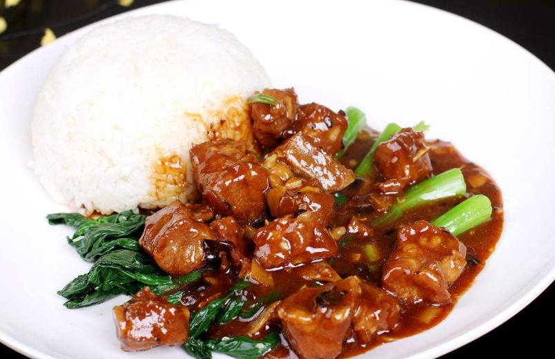 卤五花排骨饭