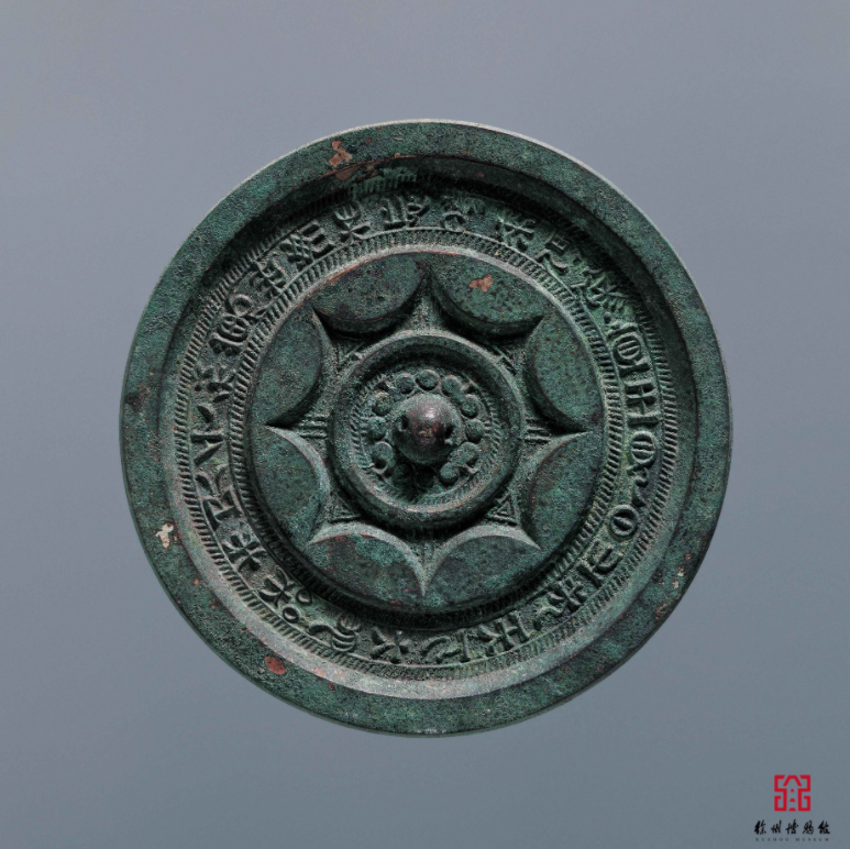 btyl">透光镜是西汉中晚期制作的具有特殊效果的被称为"魔镜"的铜镜