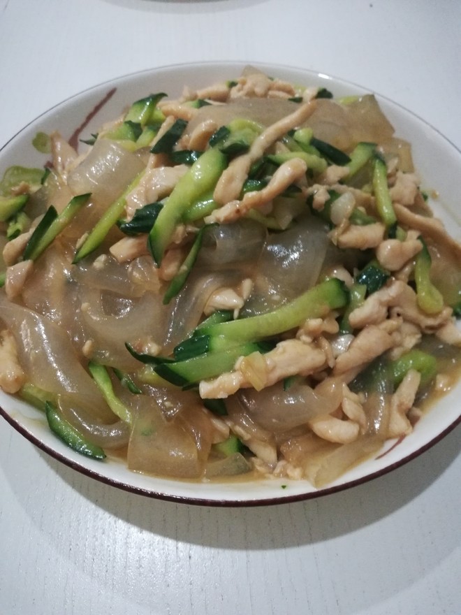 鸡丝黄瓜拉皮