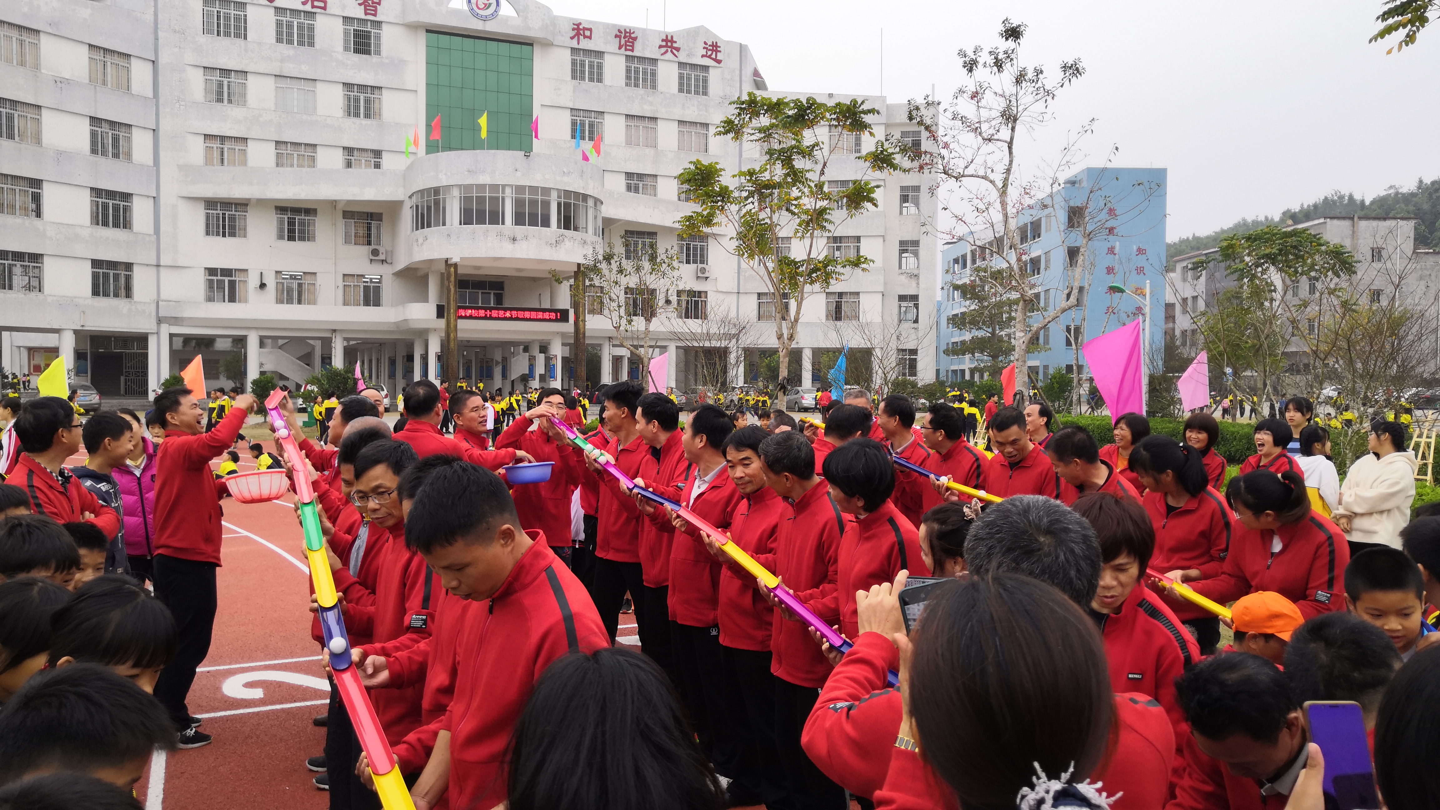  p>阳春市圭岗学校隶属阳春市教育局,实施九年义务教育.