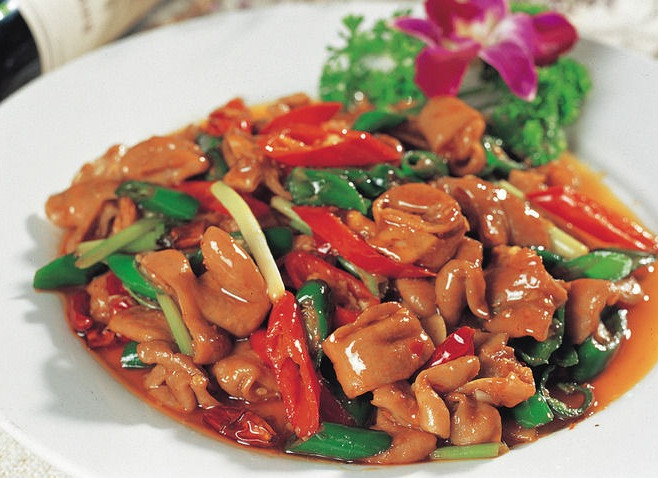  p>双椒大肠是一道由大肠头,尖椒,川椒,盐等食材制成的菜肴. /p>