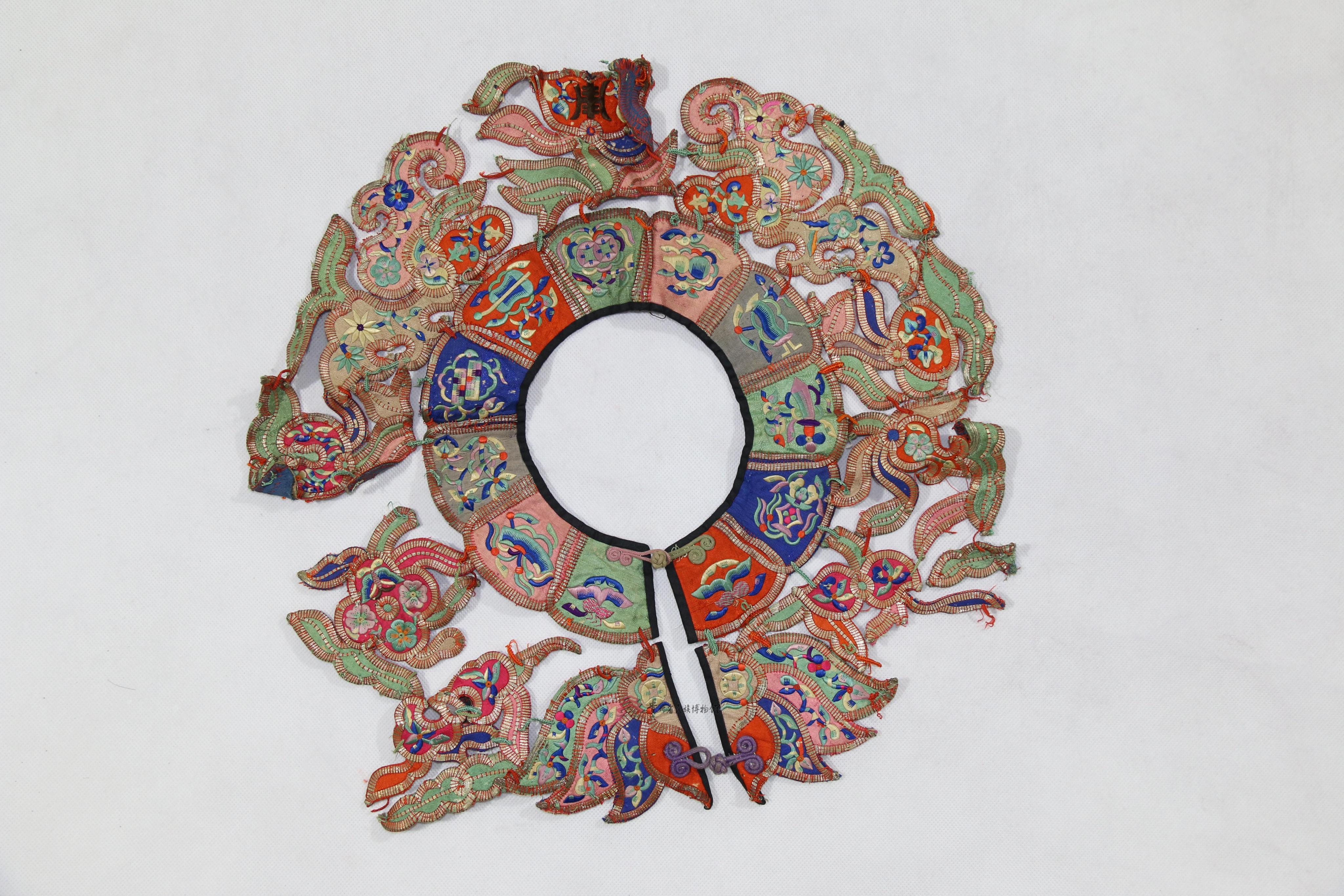 民国松桃苗族平绣暗八仙纹云肩