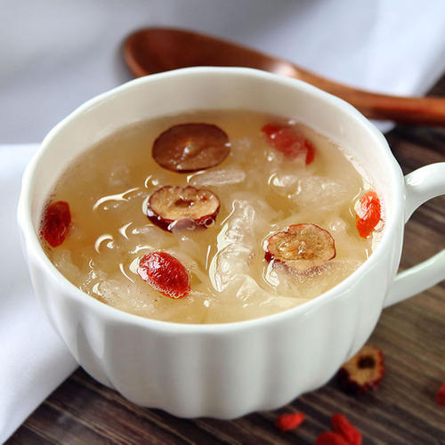 枸杞银耳红枣汤