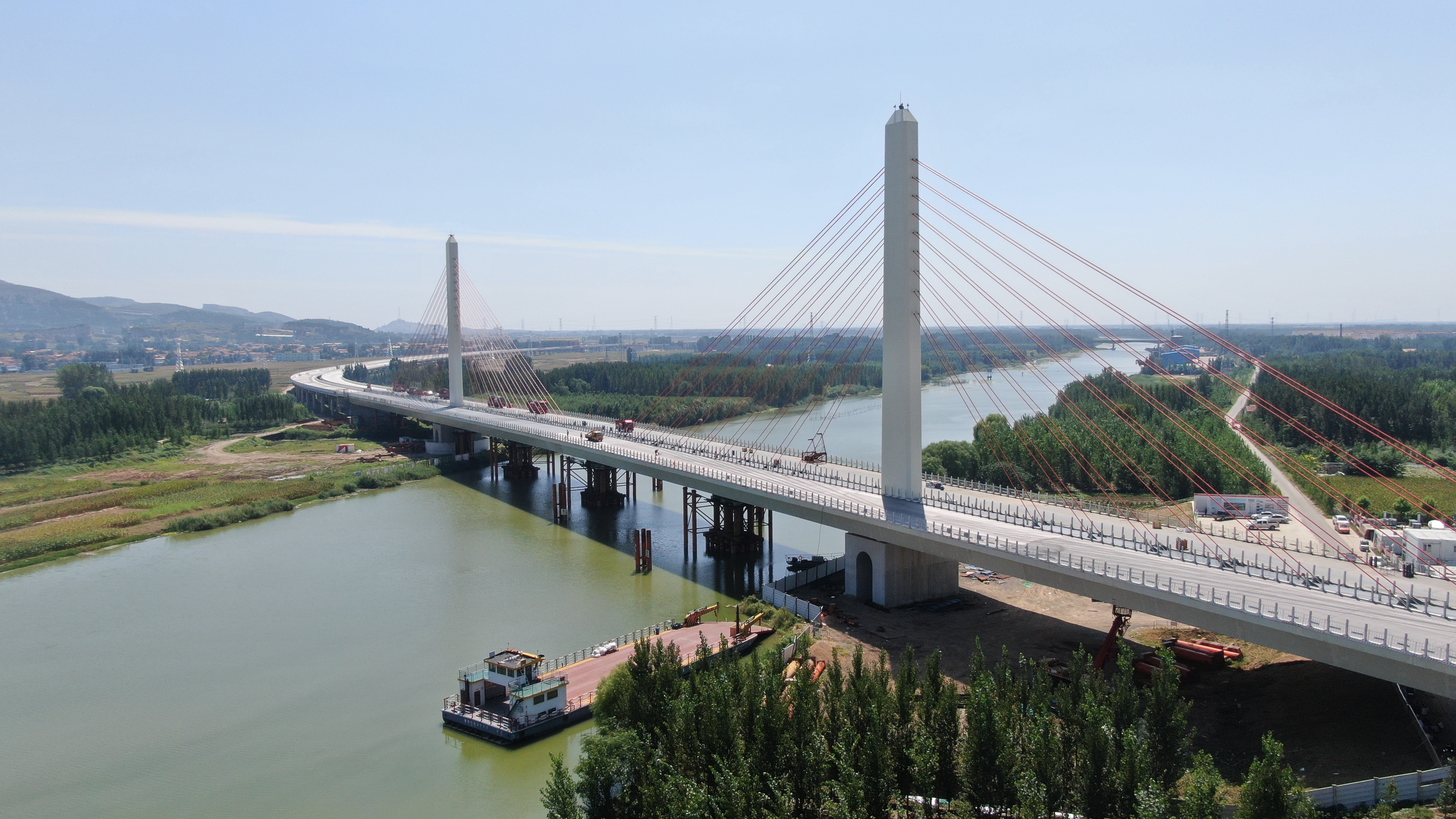 县境内,为 a target="_blank" href="/item/济微高速公路/22104975"