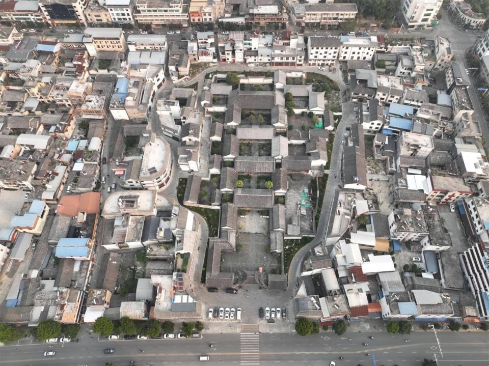 <p>南甸宣抚司署鸟瞰全景图
