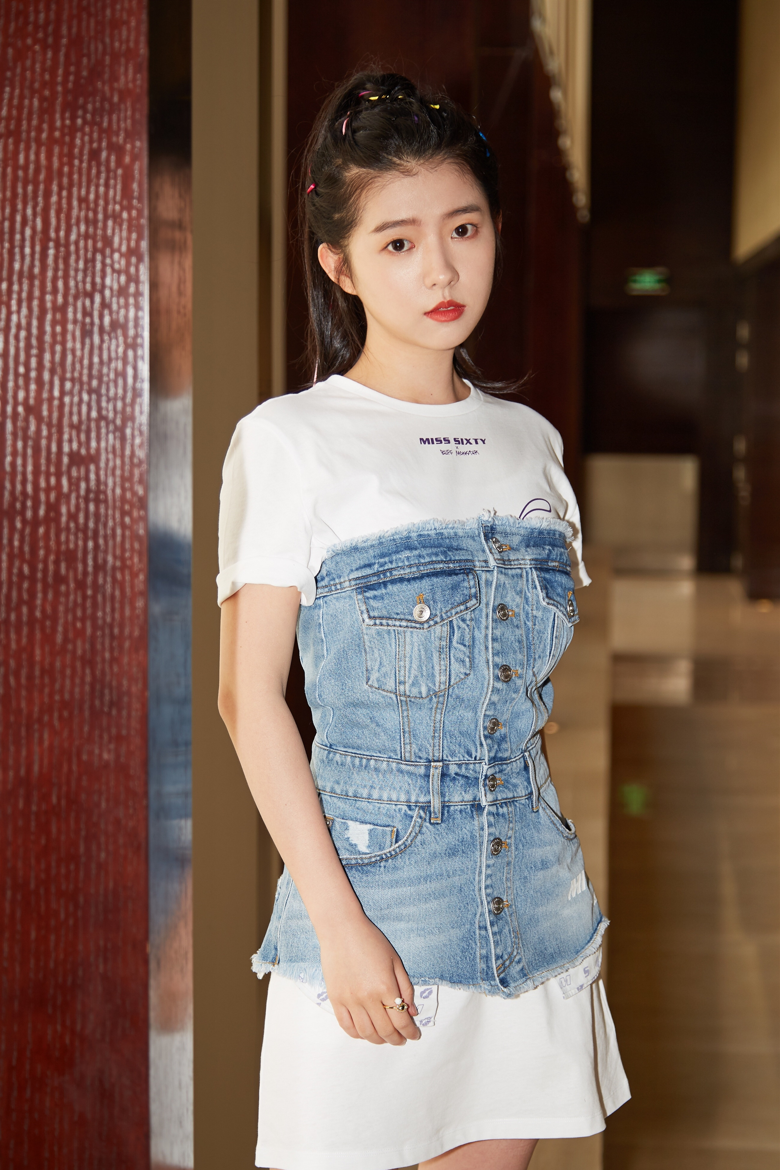 id="gnto7a3le6">何蓝逗,本名何蓝,1999年10月16日生于广东省惠州市