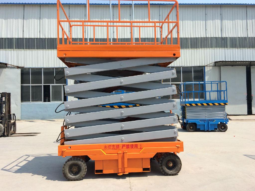  p>强力升降机【power lift】在垂直上下通道上载运人或货物升降的