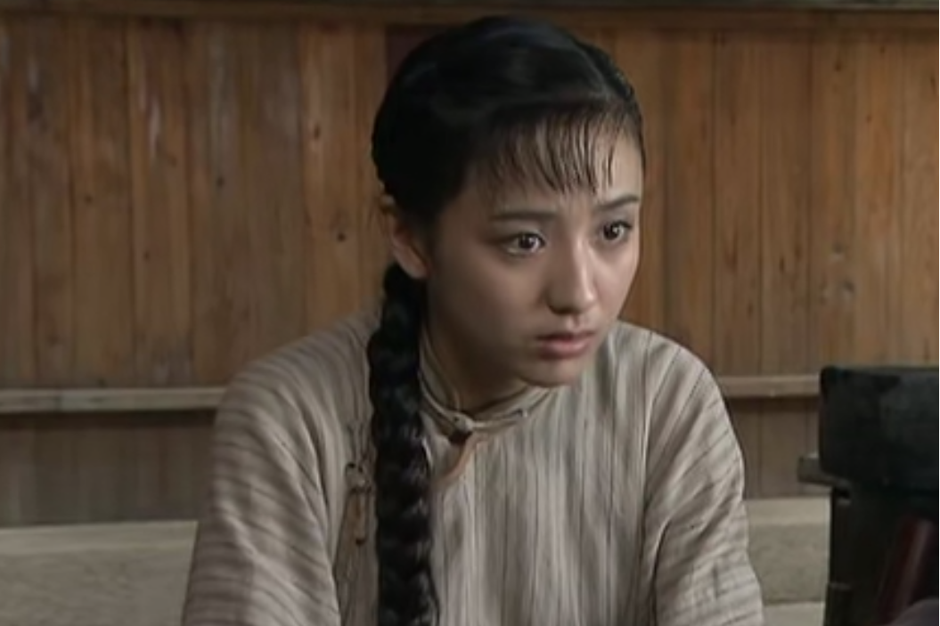 电视剧《 a target="_blank" href="/item/大屋下的丫鬟/9879146"