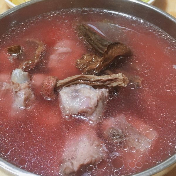 排骨红菇汤