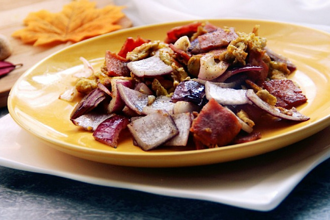 菌菇洋葱炒培根