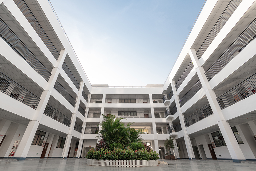  p data-id="gnhdkuoh48">赣州市厚德外国语学校(简称赣州厚外),坐落